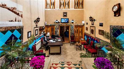 حیاط هتل سنتی طلوع خورشید اصفهان